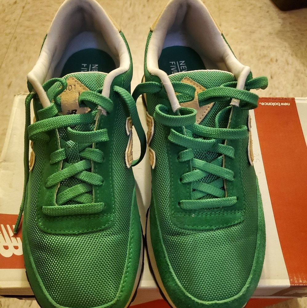 Sneakers - Picture 2 of 5